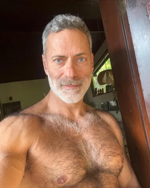 Ator de 'Chocolate com Pimenta' viraliza por físico sarado