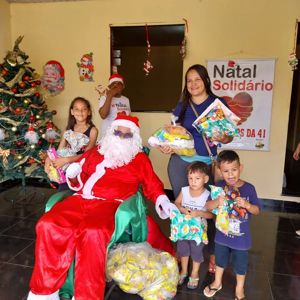 Ananindeua: Amigos doam cestas básicas e brinquedos em festa de Natal
