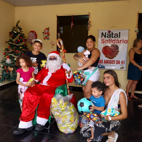 Ananindeua: Amigos doam cestas básicas e brinquedos em festa de Natal