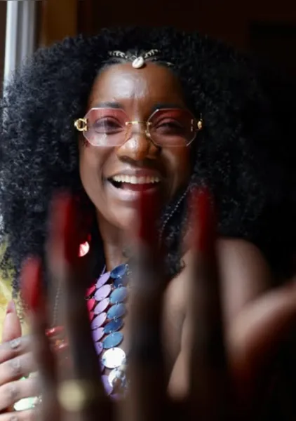 Sambista Adriana Araújo morre aos 49 anos em Belo Horizonte