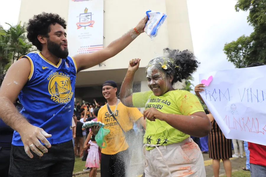 Festa! Veja galeria de imagens com a comemoração dos calouros da UFPA