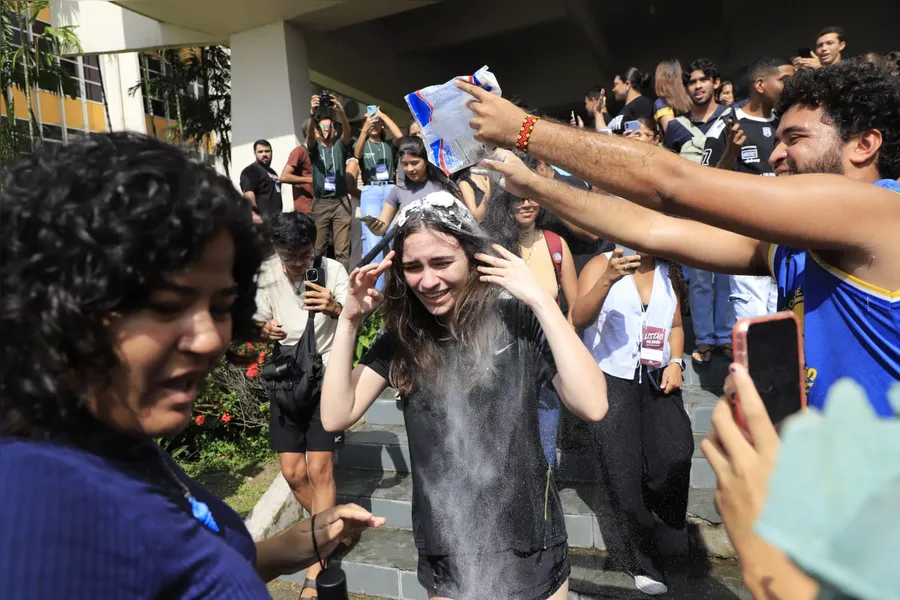 Festa! Veja galeria de imagens com a comemoração dos calouros da UFPA