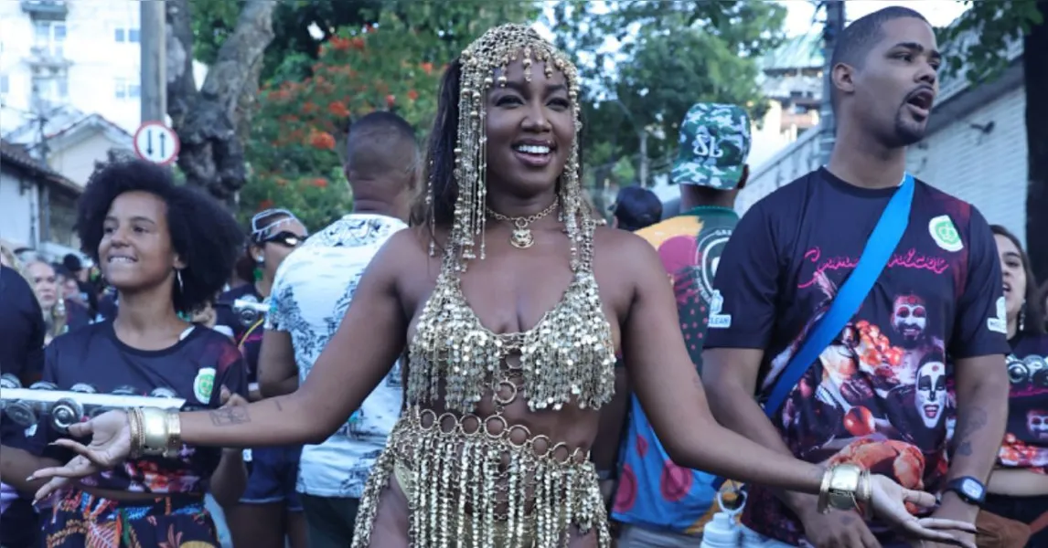 Iza encanta no ensaio de rua da Imperatriz Leopoldinense