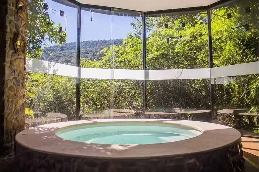 Lívia Andrade e ex disputam hotel de luxo em Santa Catarina. Veja fotos!