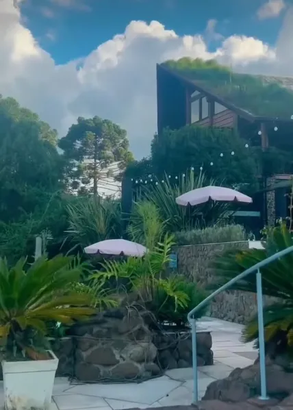 Lívia Andrade e ex disputam hotel de luxo em Santa Catarina. Veja fotos!