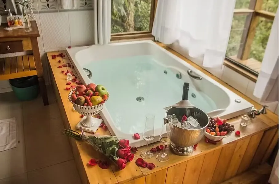 Lívia Andrade e ex disputam hotel de luxo em Santa Catarina. Veja fotos!