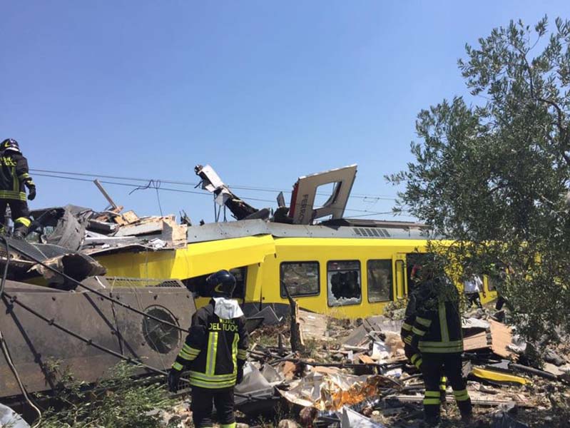 
        
            Colisão entre trens deixa ao menos 20 mortos
        
    