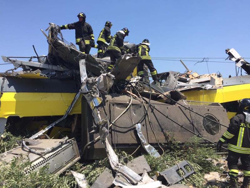 
        
            Colisão entre trens deixa ao menos 20 mortos
        
    