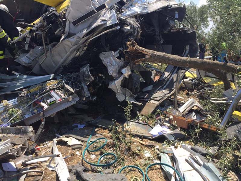 
        
            Colisão entre trens deixa ao menos 20 mortos
        
    