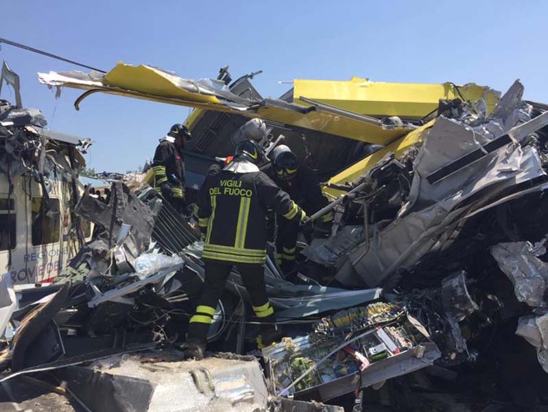 
        
            Colisão entre trens deixa ao menos 20 mortos
        
    