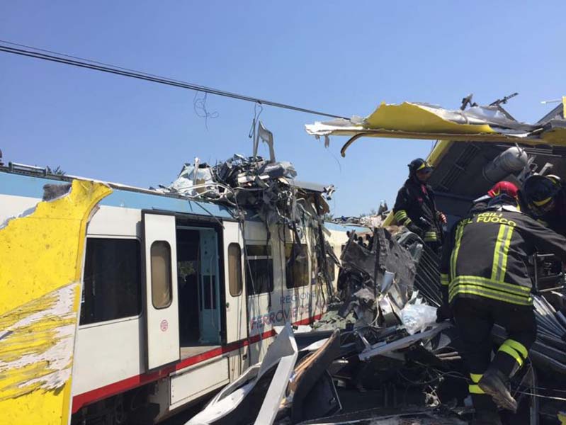 
        
            Colisão entre trens deixa ao menos 20 mortos
        
    