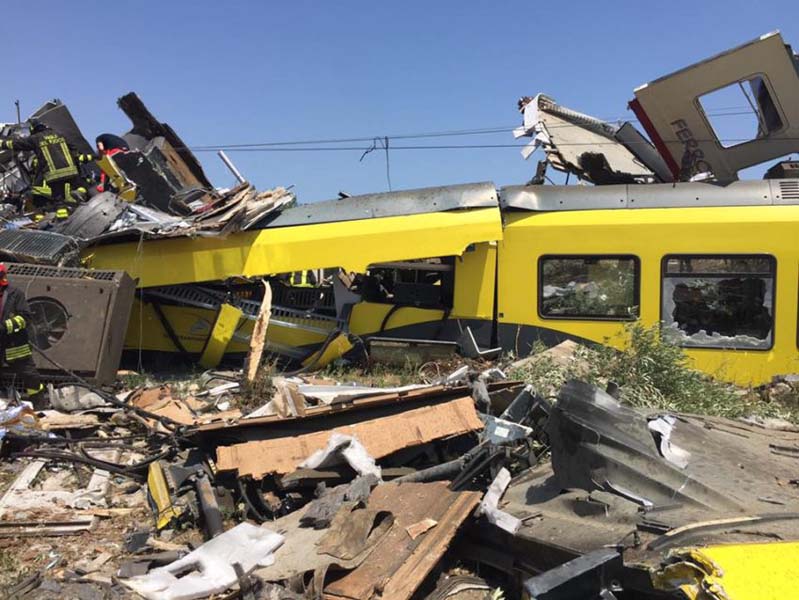 
        
            Colisão entre trens deixa ao menos 20 mortos
        
    