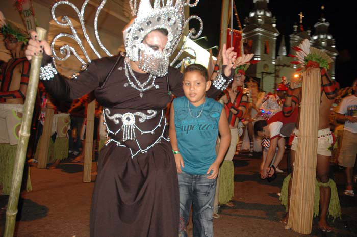 
        
            Auto do Círio festeja a Santa nas ruas de Belém
        
    