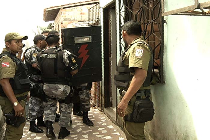 
        
            Bandidos fazem refém no Coqueiro
        
    