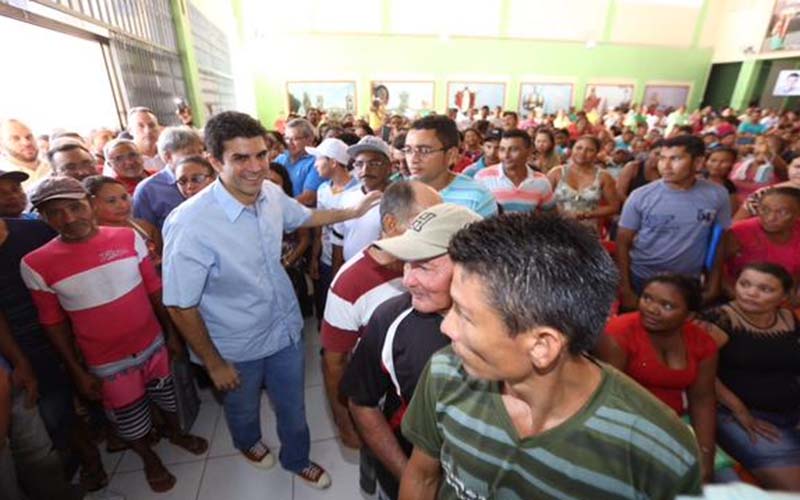 
        
            Helder entrega 1.700 carteiras a pescadores
        
    