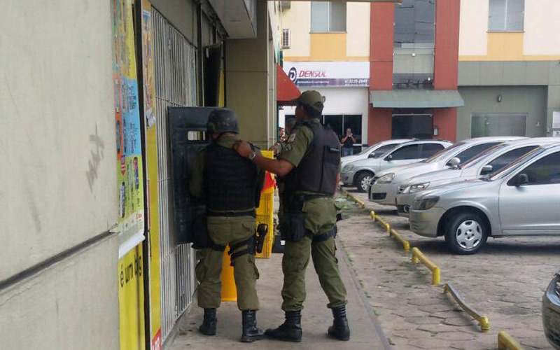 
        
            Adolescentes fazem assaltos e reféns em Ananindeua
        
    