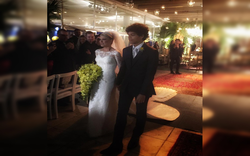 
        
            Antônia Fontenelle e Jonathan Costa se casaram neste sábado
        
    