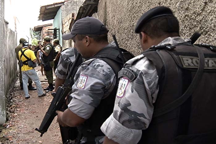 
        
            Bandidos fazem refém no Coqueiro
        
    