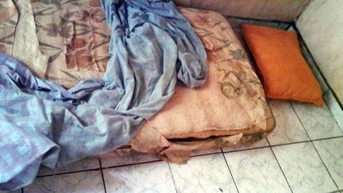 
        
            Após briga, homem é jogado em cima de laje
        
    