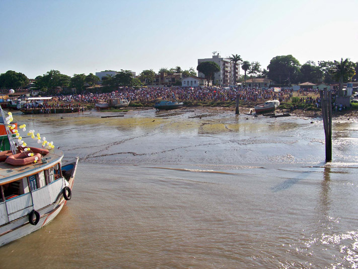
        
            Romaria Fluvial abençoa as águas do Guajará
        
    