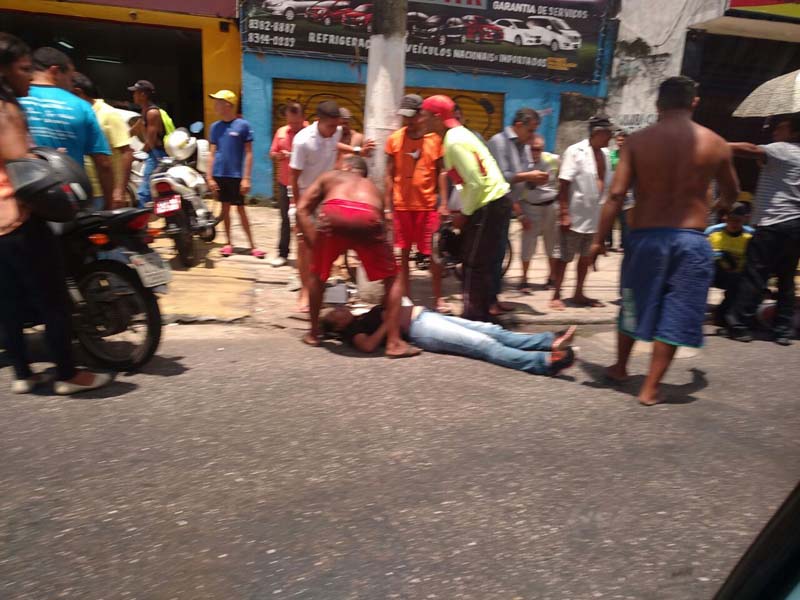 
        
            Passageiro é baleado e outros 4 se jogam de ônibus
        
    