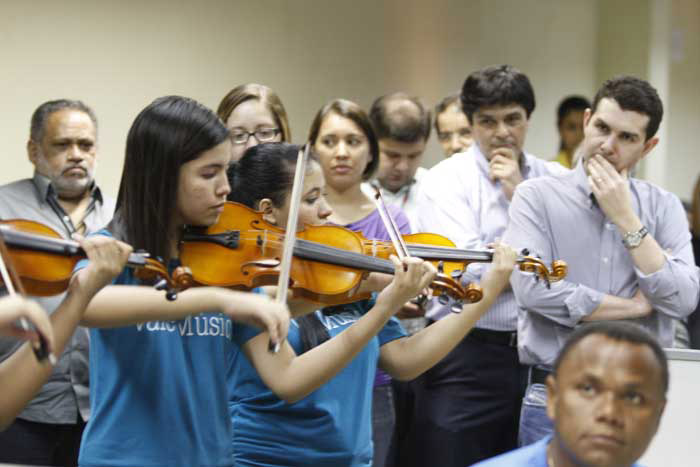 
        
            Orquestra Jovem Vale Música se apresenta no Diário
        
    