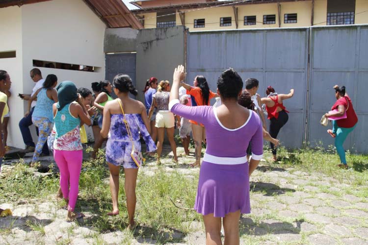 
        
            Após negociação, termina rebelião no PEM I
        
    