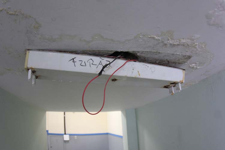 
        
            Escolas estão em situação precária
        
    