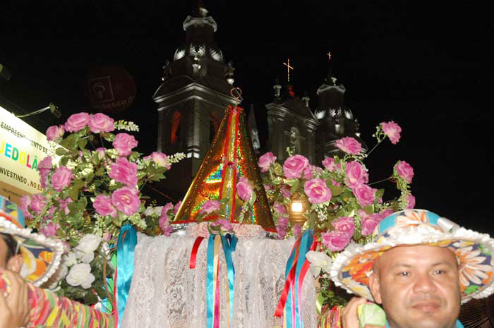 
        
            Auto do Círio festeja a Santa nas ruas de Belém
        
    