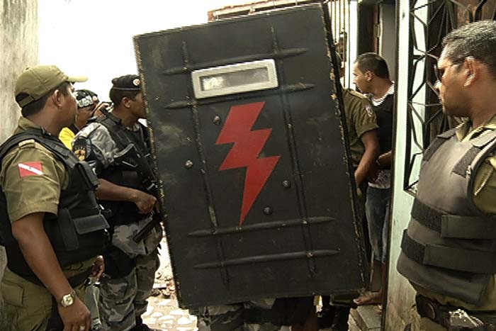 
        
            Bandidos fazem refém no Coqueiro
        
    