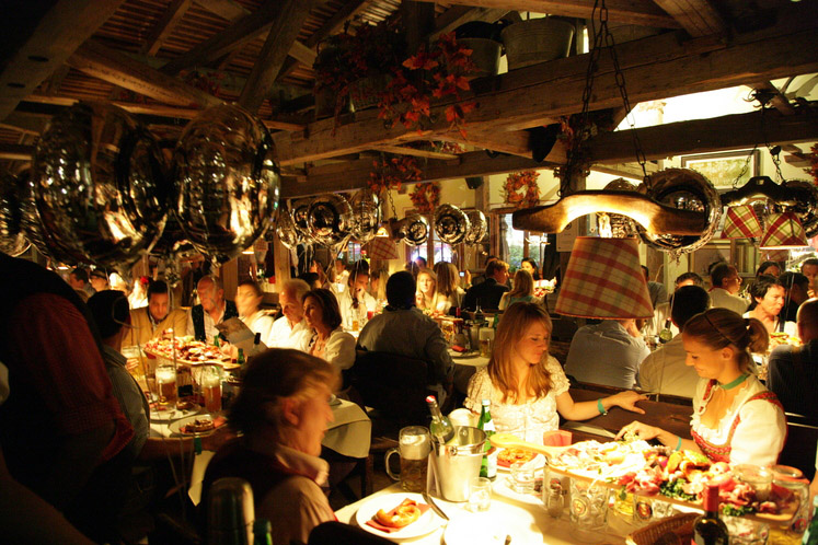 
        
            Oktoberfest comemora 200 anos de existência
        
    