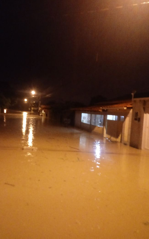 
        
            Chuva forte causa alagamentos em vários pontos de Paragominas
        
    