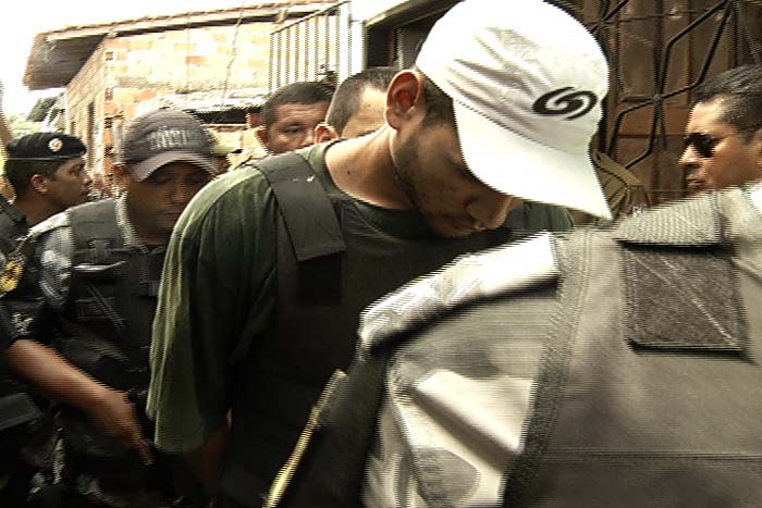 
        
            Bandidos fazem refém no Coqueiro
        
    