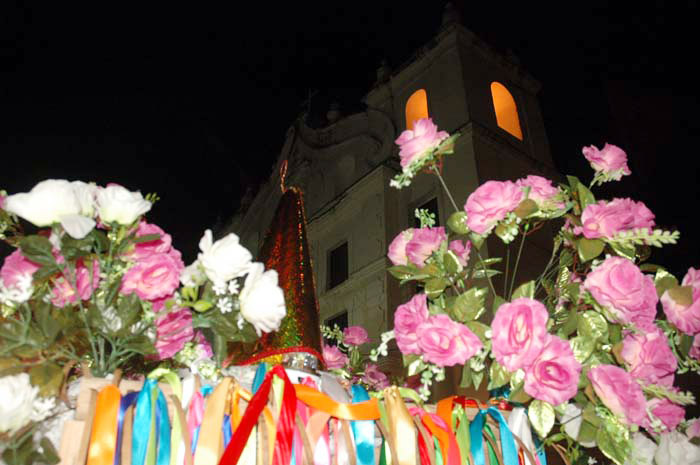 
        
            Auto do Círio festeja a Santa nas ruas de Belém
        
    