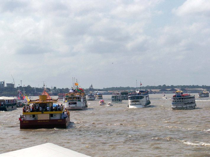 
        
            Romaria Fluvial abençoa as águas do Guajará
        
    