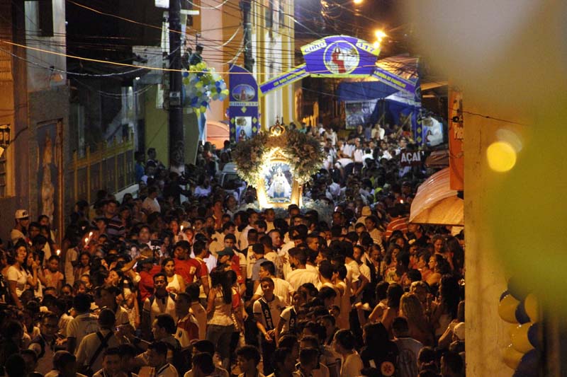 
        
            Fiéis tomam ruas em Círio de Vigia
        
    