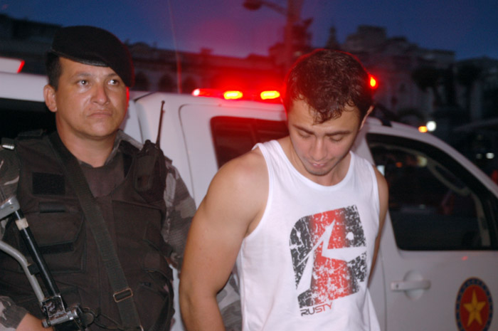 
        
            Polícia captura mais 4 assaltantes de edifício
        
    