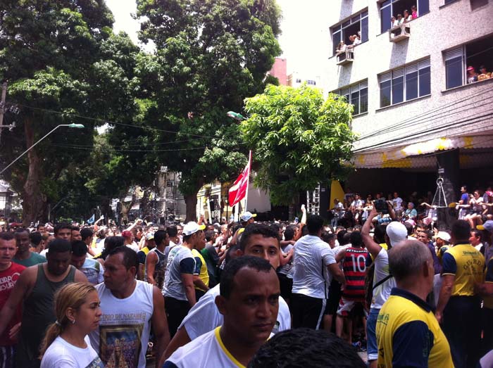 
        
            Devoção e solidariedade movem devotos
        
    