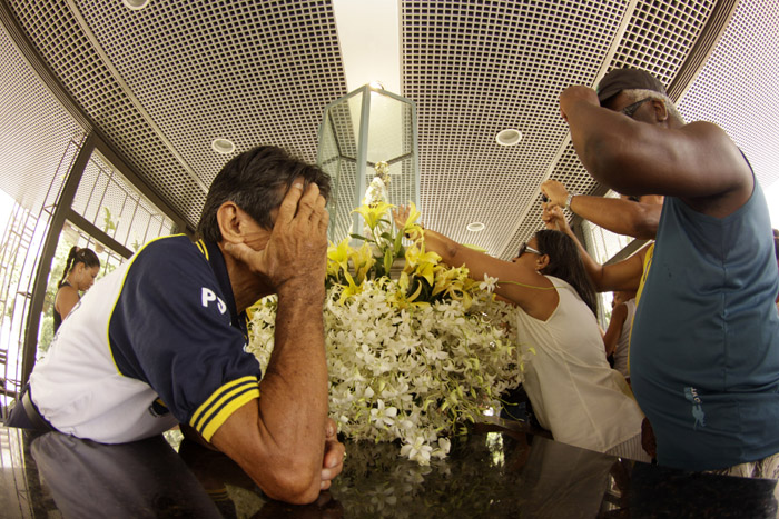 
        
            Imagem da Virgem de Nazaré atrai centenas
        
    