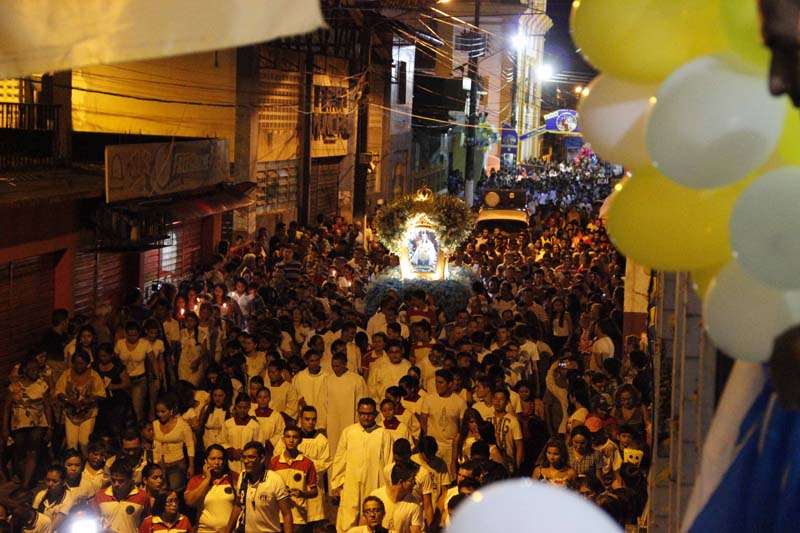 
        
            Fiéis tomam ruas em Círio de Vigia
        
    