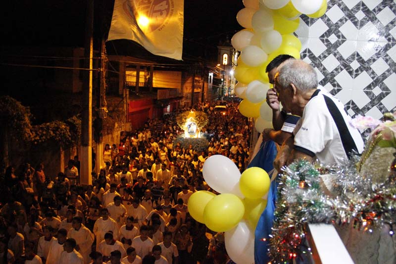 
        
            Fiéis tomam ruas em Círio de Vigia
        
    