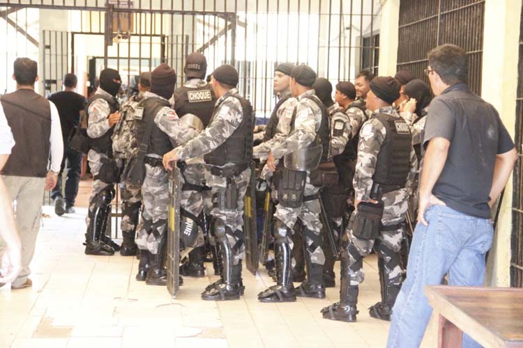 
        
            Após negociação, termina rebelião no PEM I
        
    