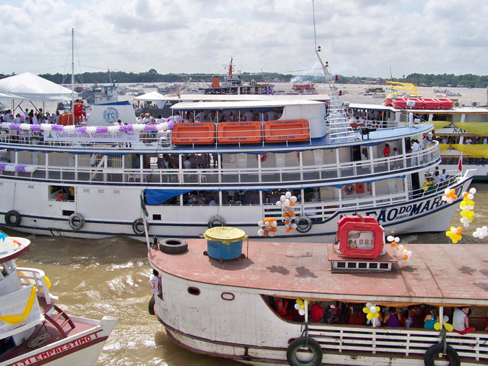 
        
            Romaria Fluvial abençoa as águas do Guajará
        
    