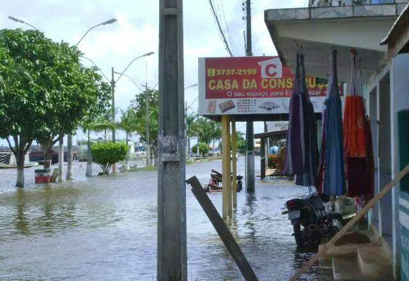 
        
            Moradores de Almeirim sofrem com alagamentos
        
    