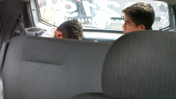 
        
            Bandidos fazem 12 reféns em loja em São Braz
        
    
