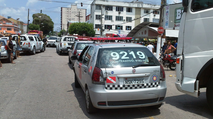 
        
            Bandidos fazem 12 reféns em loja em São Braz
        
    