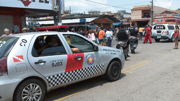 
        
            Bandidos fazem 12 reféns em loja em São Braz
        
    