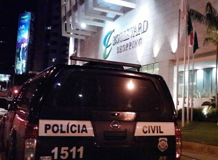 
        
            Dupla invade joalheria em shopping de Belém
        
    
