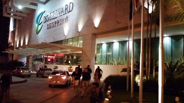 
        
            Dupla invade joalheria em shopping de Belém
        
    