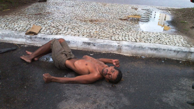 
        
            Morador de rua sofre descaso e abandono
        
    